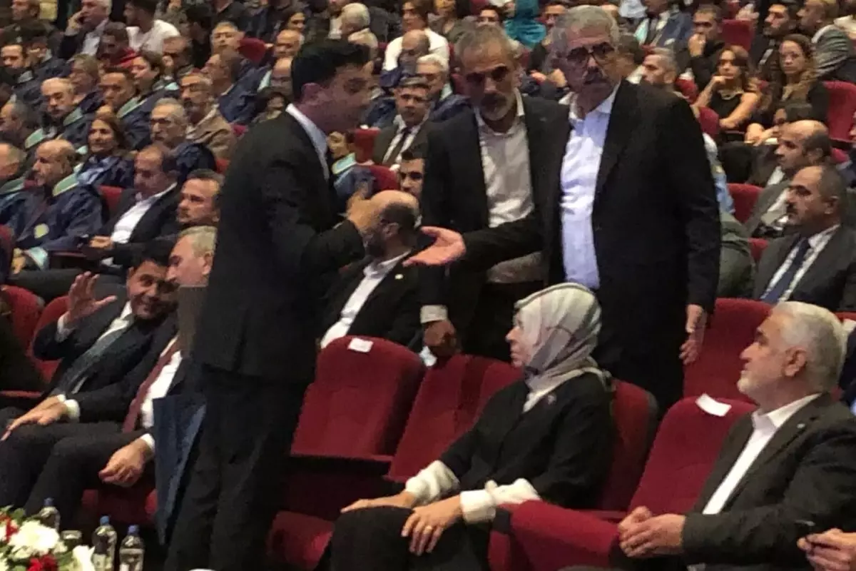 Diyarbakır’daki törende protokol krizi! DEM’li eş başkanlar salonu terk etti