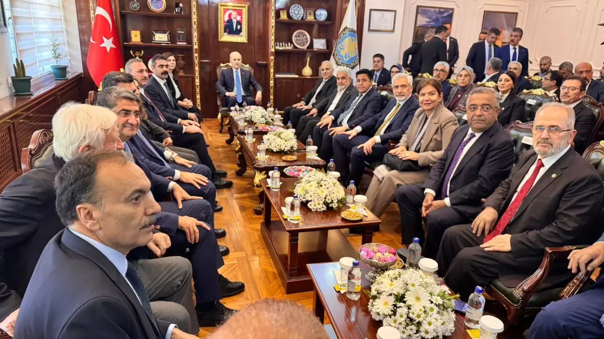 Kurtulmuş, Diyarbakır’da Ziyaretlerde Bulundu