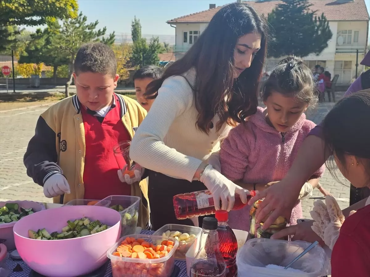 Öğrencilerden Turşu Etkinliği