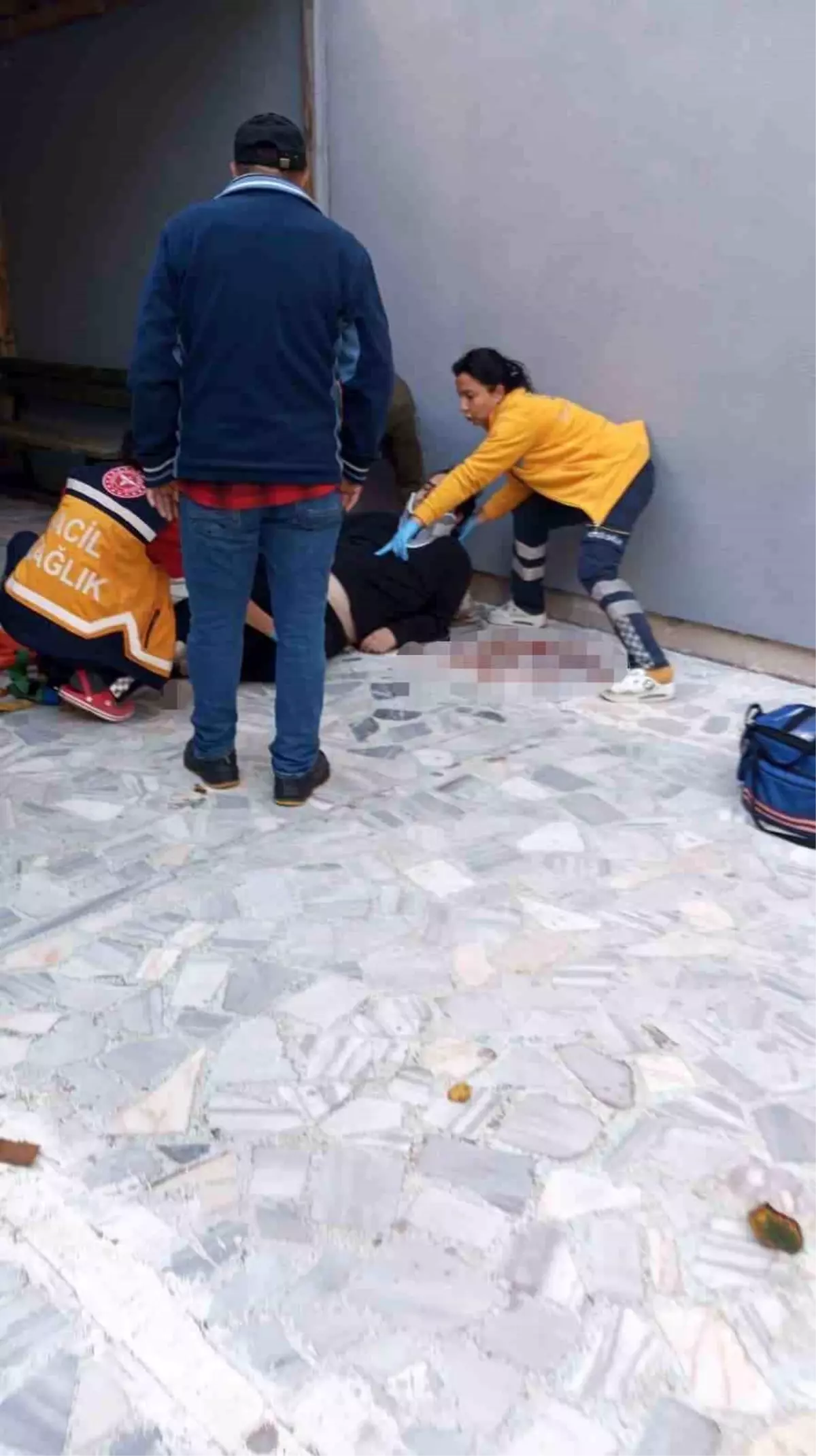 Sinop’ta Apartmandan Düşen Genç Hastaneye Kaldırıldı