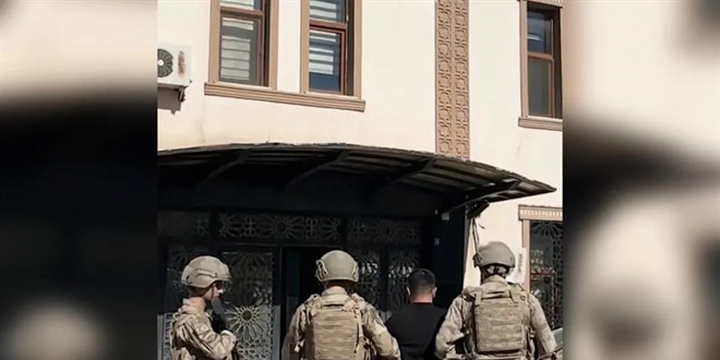 turk bayragina yonelik saygisiz paylasimi begenen kisi gozaltina alindi 1uB8iYjY.jpg