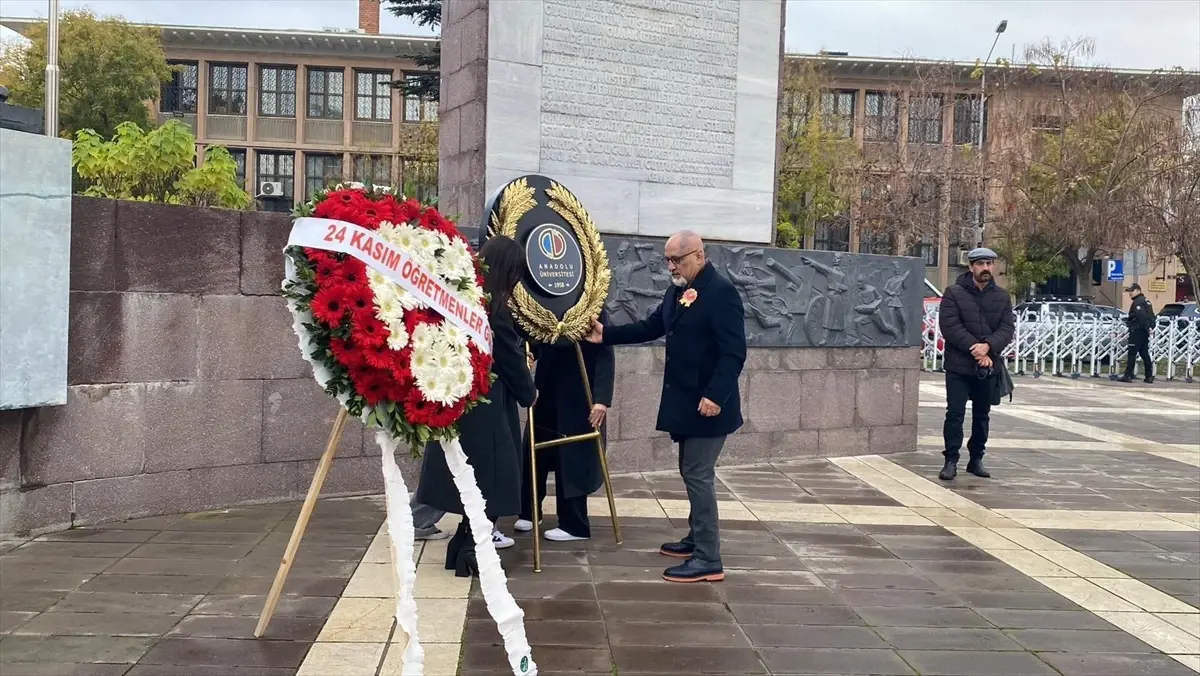 Bursa ve çevre illerde Öğretmenler Günü kutlandı
