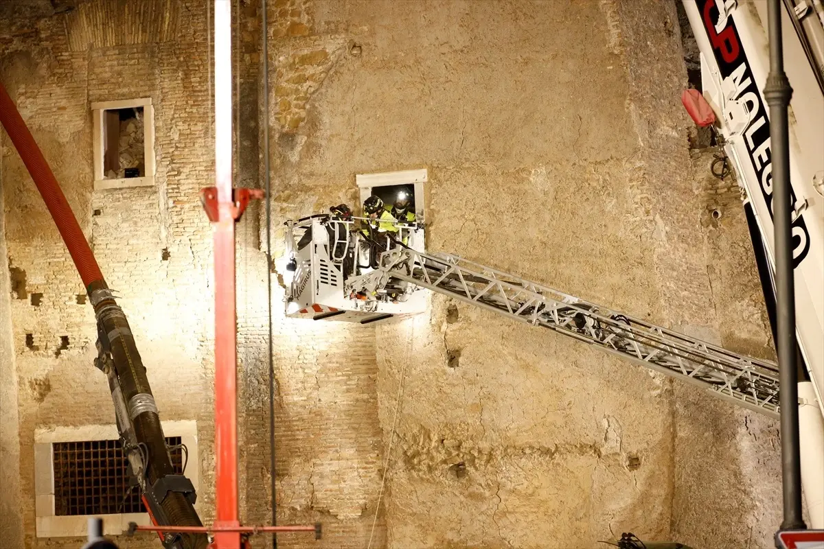 Roma’da Tarihi Kulede Çökme: Bir İşçi 11 Saatte Kurtarıldı