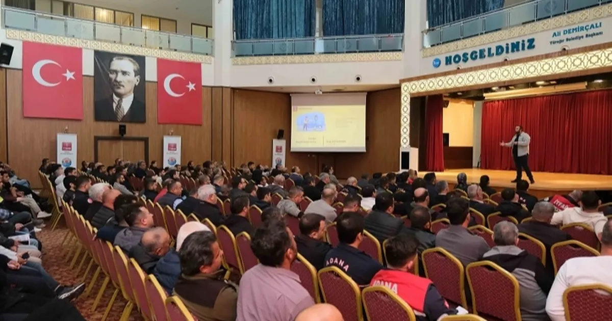 Adana Büyükşehir personeline güvenli sürüş teknikleri eğitimi