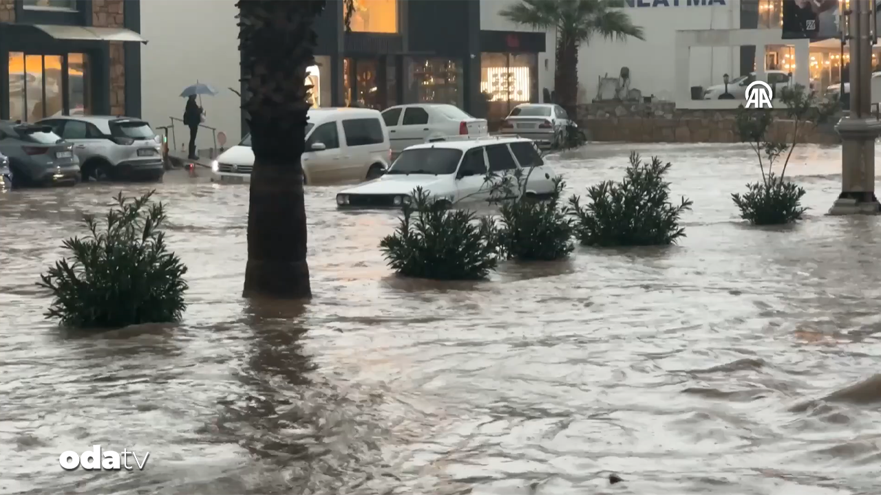 Bodrum’da sağanak yağış… Caddeler göle döndü…