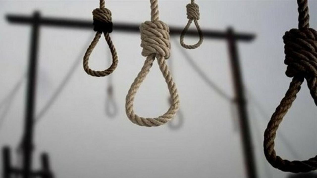 Eşini öldürdü, halkın önünde idam edildi