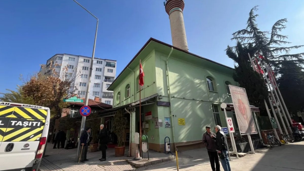 Eskişehir’de cami kapısını yumruklayan şahıs tutuklandı