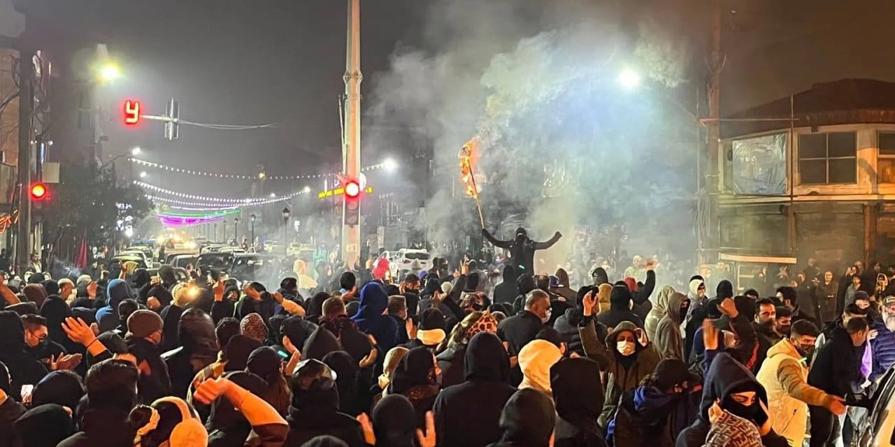 Pezeşkiyan: Protestocuların sesini duyuyoruz