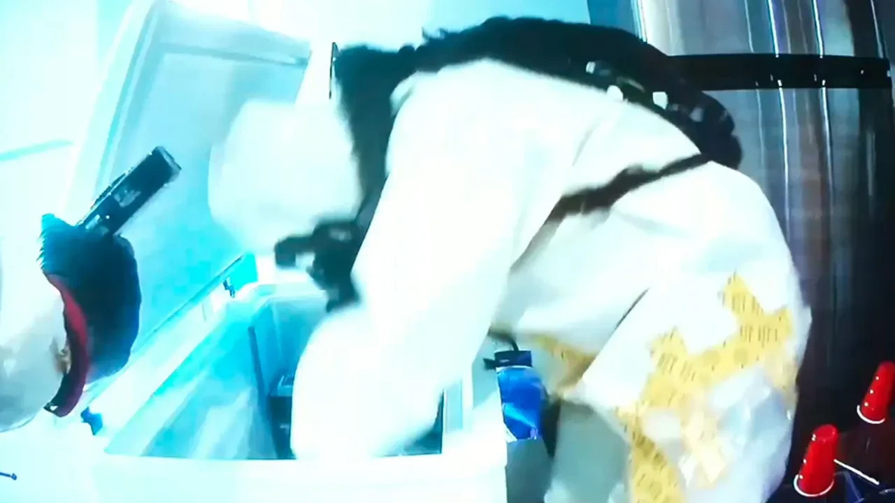 Kilitli garajdan gizli laboratuvar çıktı: Polis baskınında biyolojik materyal izleri