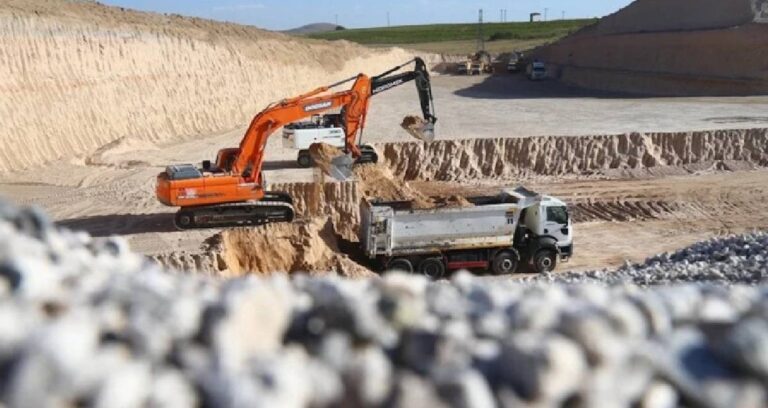 dunyanin-en-buyuk-rezervi-bulundu-104-milyon-tonluk-dev-kesif-5vuYT4Zc