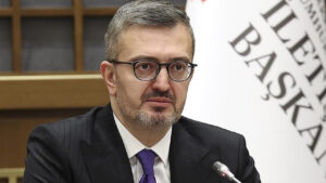 iletisim-baskani-burhanettin-durandan-ozgur-ozele-sert-tepki-hnVMJizi