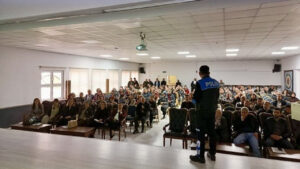 toplum-destekli-polisler-ve-yedamdan-okul-ziyareti-Y8Y4r1Js