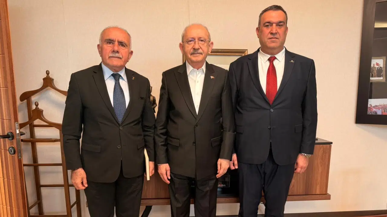 Kemal Kılıçdaroğlu’ndan Stratejik Adım: Gürsel Tekin’in Yardımcılarıyla Buluştu