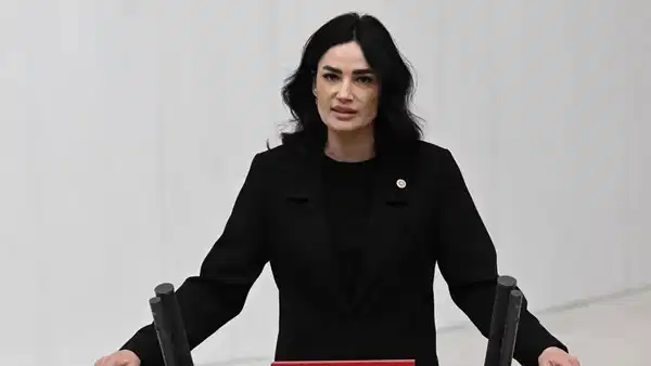 ogrenciler-cimere-sikayet-etmis-akpli-vekilin-oglu-okula-silahla-gitti-iddiasi-srIbwWdn